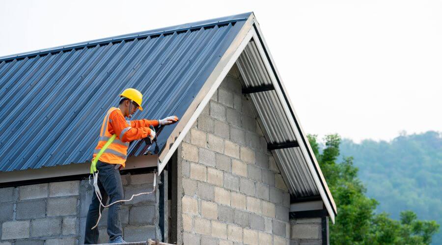 Professional gutter cleaning in Peabody, MA